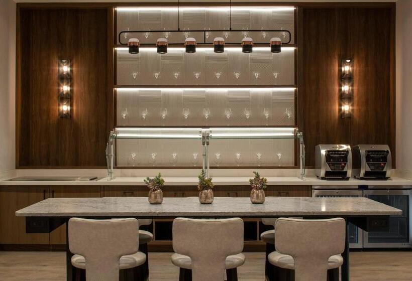 غرفة سوبيريور سرير كينج, Tysons Corner Marriott