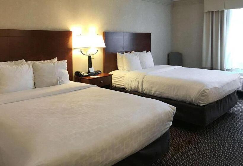 غرفة قياسية مطلّة علي حمام السباحة, Clarion Hotel & Conference Center