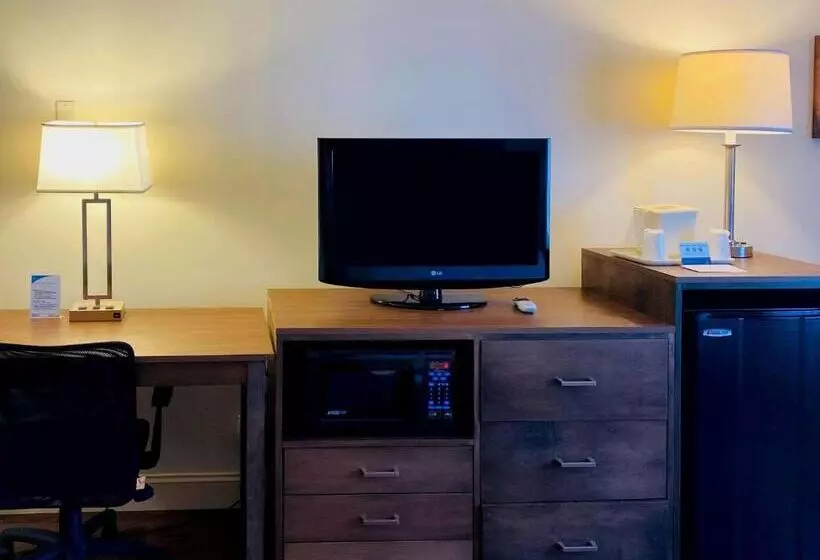 プールビュースタンダードルーム, Clarion Hotel & Conference Center
