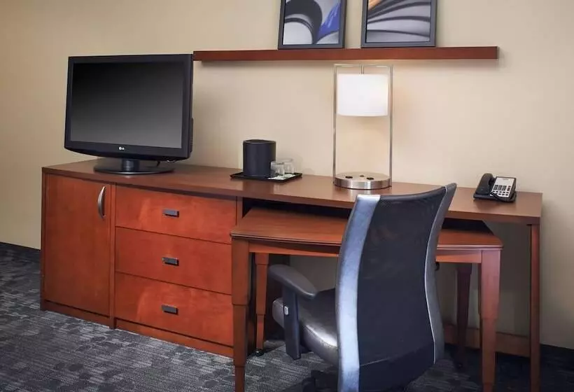 اتاق استاندارد با 2 تخت دوبل, Courtyard By Marriott Rockford