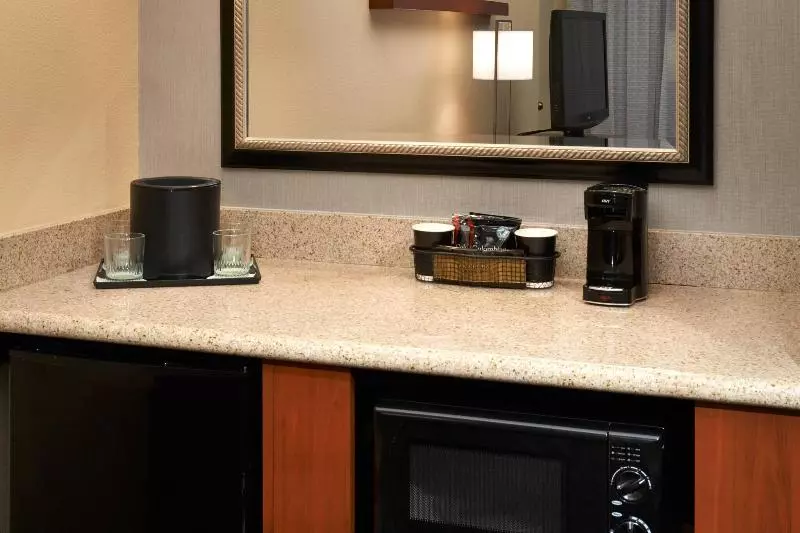 سوئیت با تخت بزرگ, Courtyard By Marriott Rockford