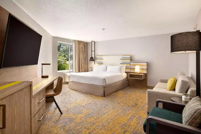 اتاق استاندارد با تخت بزرگ, Doubletree By Hilton Campbell  Pruneyard Plaza