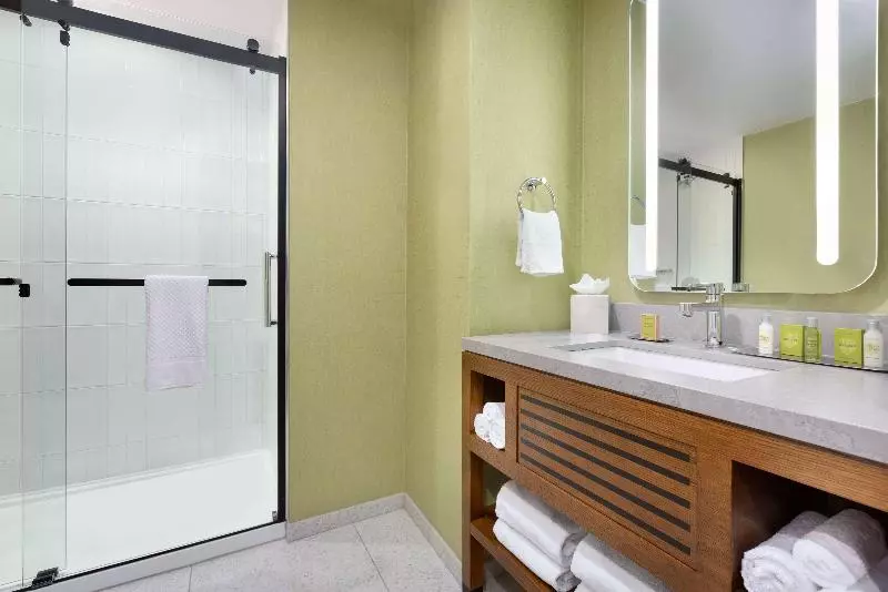 اتاق استاندارد با تخت بزرگ, Doubletree By Hilton Campbell  Pruneyard Plaza