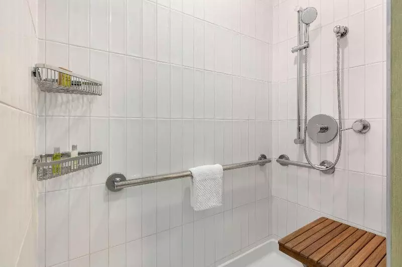 اتاق استاندارد با تخت بزرگ, Doubletree By Hilton Campbell  Pruneyard Plaza