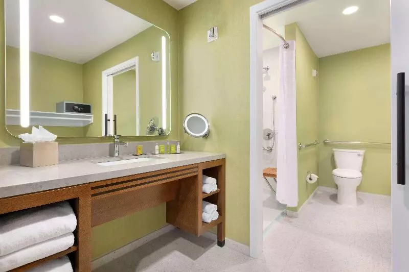 اتاق استاندارد با تخت بزرگ, Doubletree By Hilton Campbell  Pruneyard Plaza