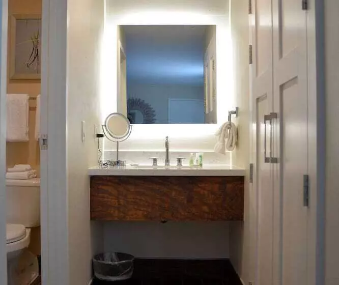 اتاق استاندارد با 2 تخت دوبل, Doubletree By Hilton Huntington