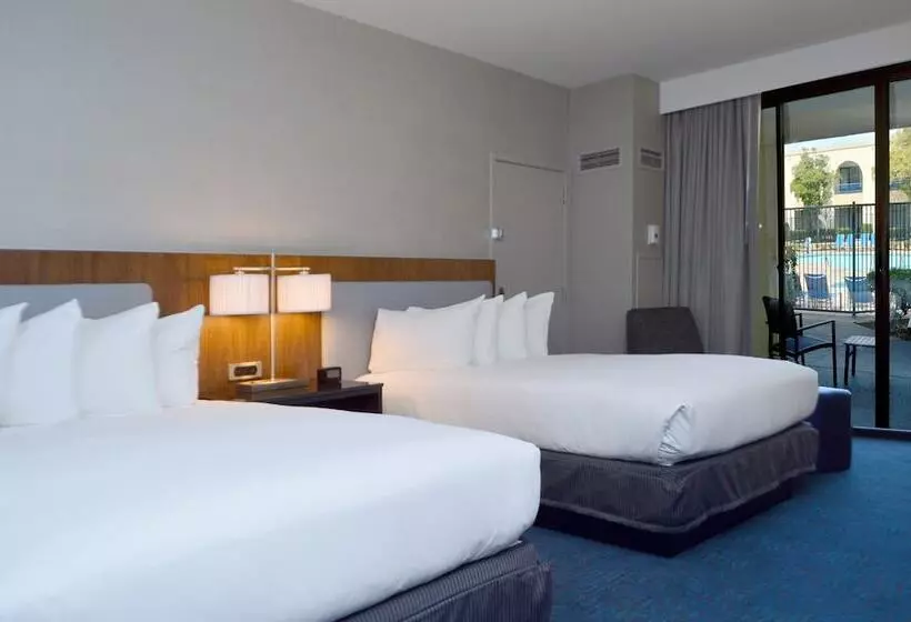 اتاق استاندارد با 2 تخت دوبل, Doubletree By Hilton Newarkfremont