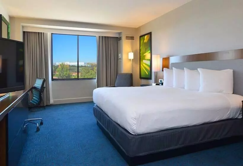 اتاق استاندارد با تخت بزرگ برای معلولان, Doubletree By Hilton Newarkfremont