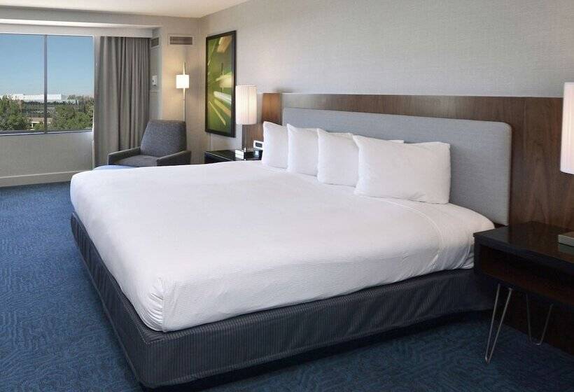 Standard-invahuone King-vuode, Doubletree By Hilton Newarkfremont