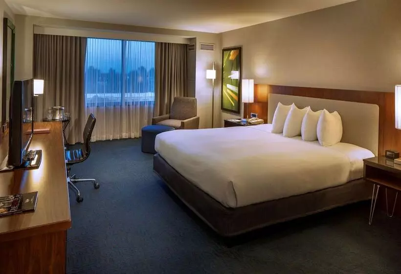 اتاق استاندارد با تخت بزرگ برای معلولان, Doubletree By Hilton Newarkfremont