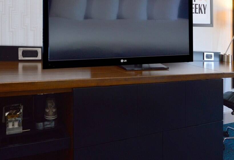 身障者適用キングサイズベッドルーム, Doubletree By Hilton Newarkfremont