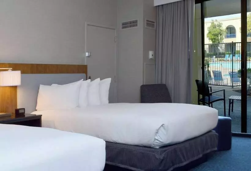 اتاق استاندارد با 2 تخت دوبل, Doubletree By Hilton Newarkfremont