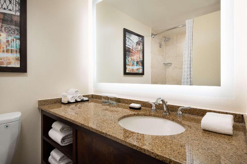 اتاق استاندارد, Embassy Suites By Hilton New Orleans