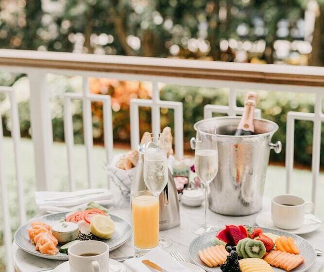 غرفة قياسية سرير كينج لذوى الإحتياجات الخاصة, Four Seasons Resort Palm Beach