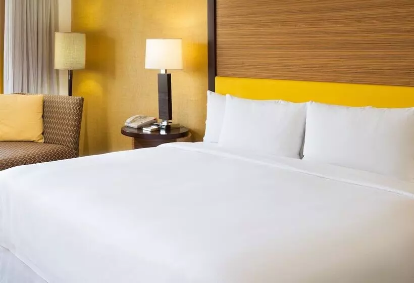 اتاق استاندارد با تخت دوبل برای معلولان, Hilton Waikiki Beach Resort & Spa