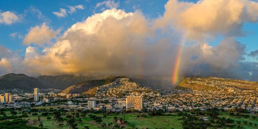 חדר דלוקס מותאם לאנשים עם מוגבלויות, Hilton Waikiki Beach Resort & Spa