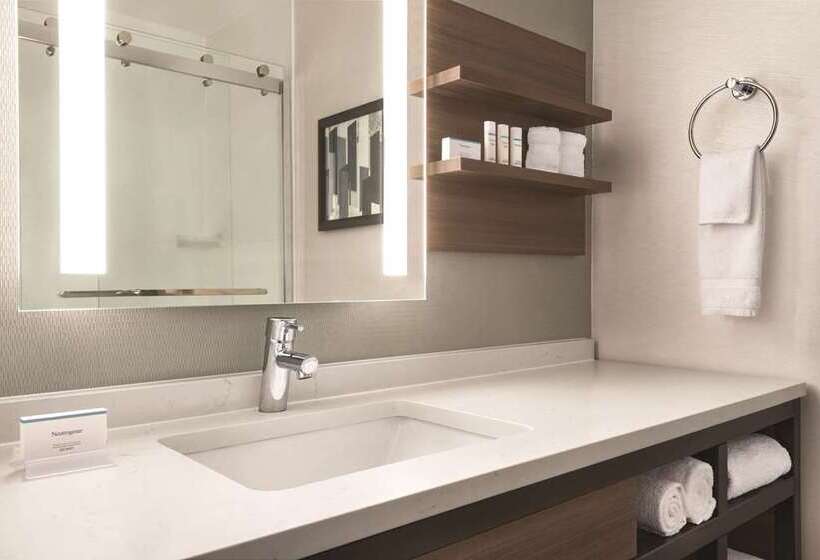 חדר סטנדרט שתי מיטות זוגיות, Hilton Waikiki Beach Resort & Spa