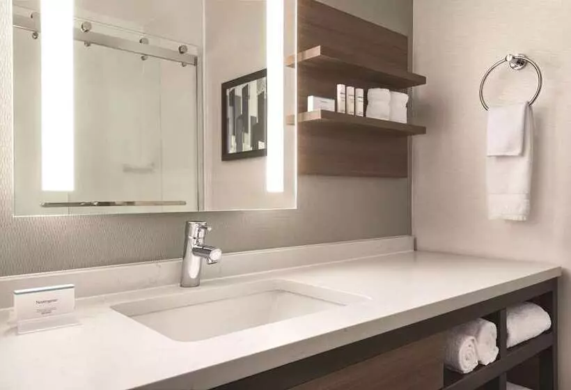 اتاق استاندارد با 2 تخت دوبل, Hilton Waikiki Beach Resort & Spa