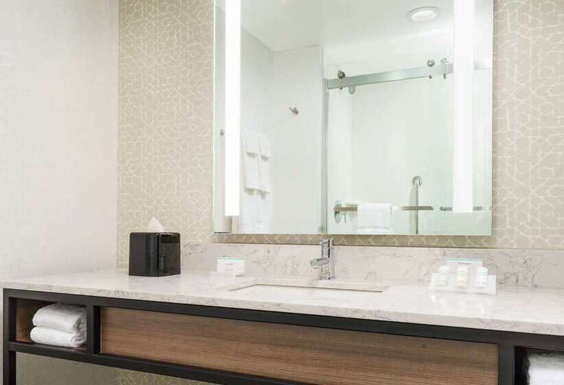 חדר סטנדרט נוף לעיר, Hilton Waikiki Beach Resort & Spa