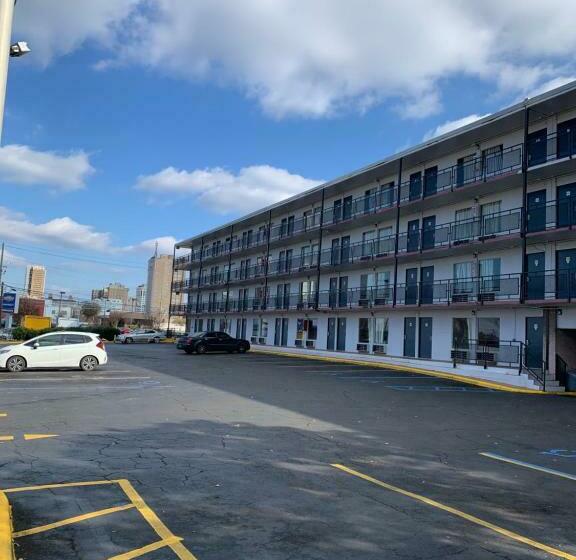 Номер Стандарт 2 Двуспальные Кровати, Kings Inn Civic Center/uab