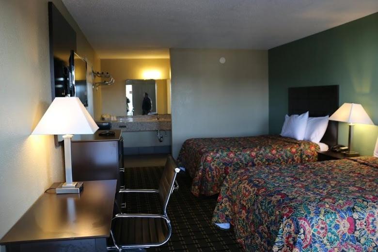 스탠다드 룸 더블 침대 2개, Kings Inn Civic Center/uab