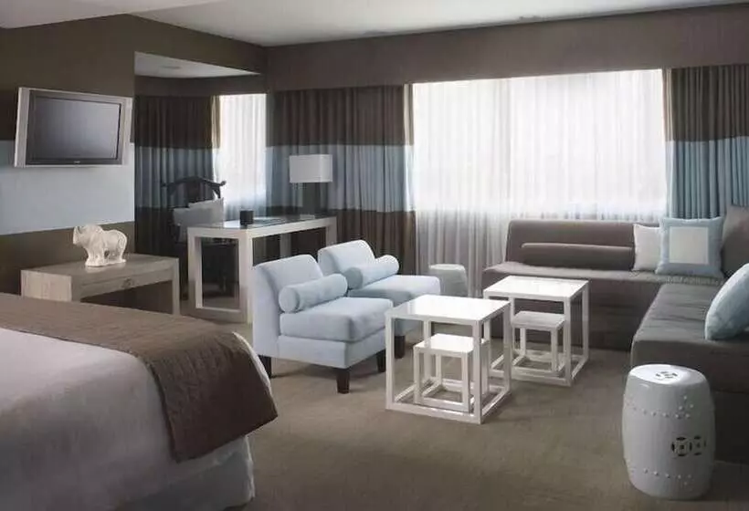 سوئیت با چشم‌انداز, Luxe Sunset Boulevard