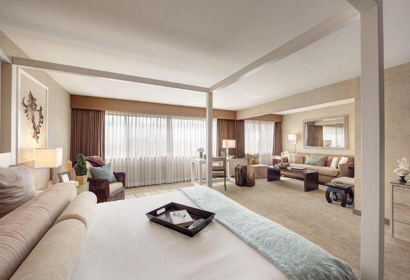 جناح جونيور إداري, Luxe Sunset Boulevard