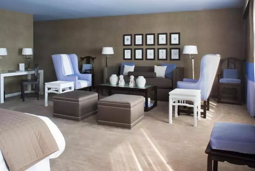 سوئیت با چشم‌انداز, Luxe Sunset Boulevard