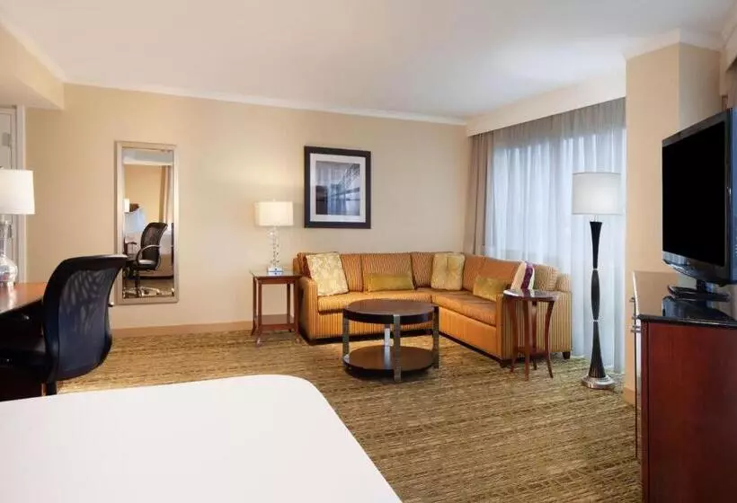 キングサイズベッドのスタンダードルーム, Marriott Memphis East