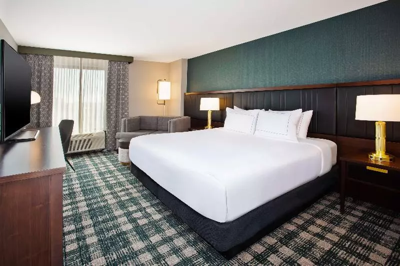 Standard Værelse King Size Seng, Doubletree By Hilton Lansing