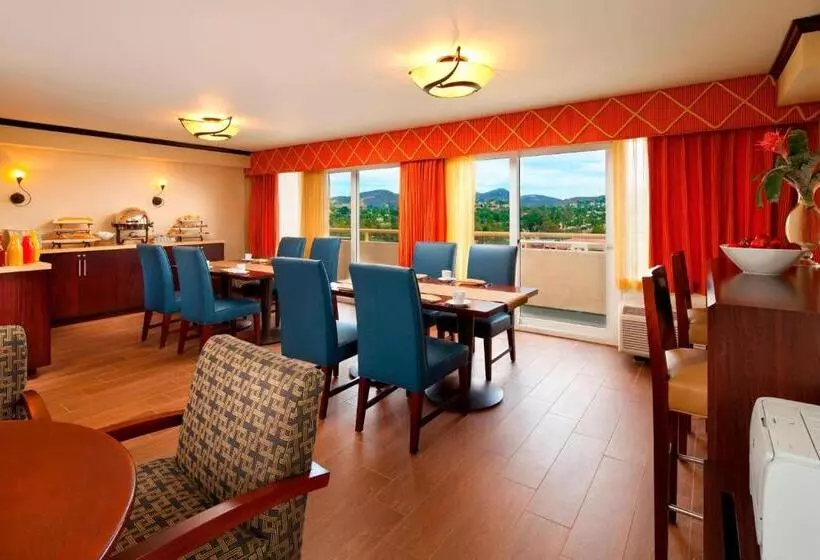 Club Room King Bed, Sheraton Agoura Hills