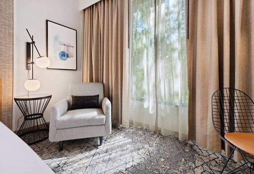 غرفه قياسيه سريرين مزدوجين, Sheraton Chapel Hill