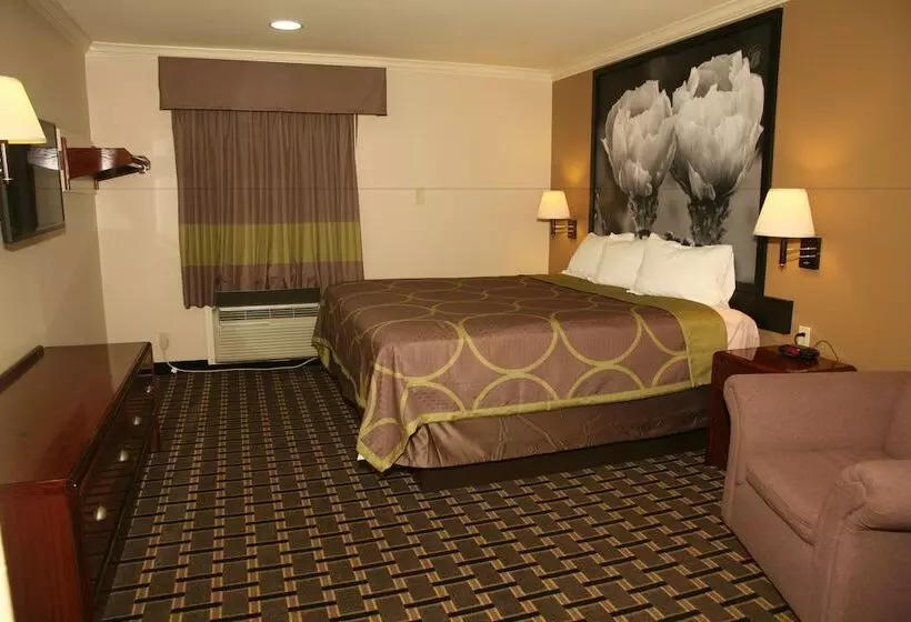 سوییت, Super 8 By Wyndham Tyler Tx
