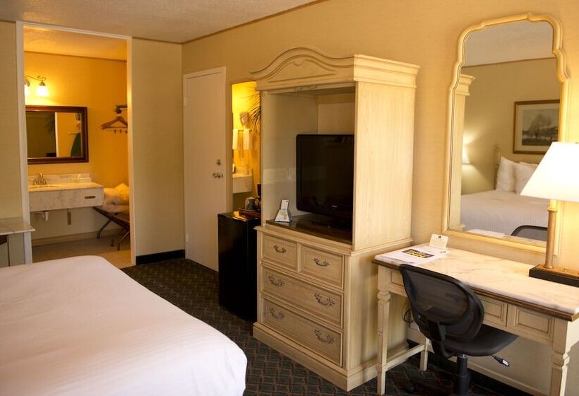 غرفه قياسيه سريرين مزدوجين, Travelodge By Wyndham Ogallala