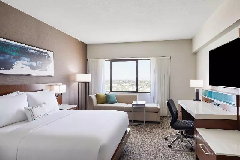 キングサイズベッドのスタンダードルーム, Delta Hotels By Marriott Phoenix Mesa
