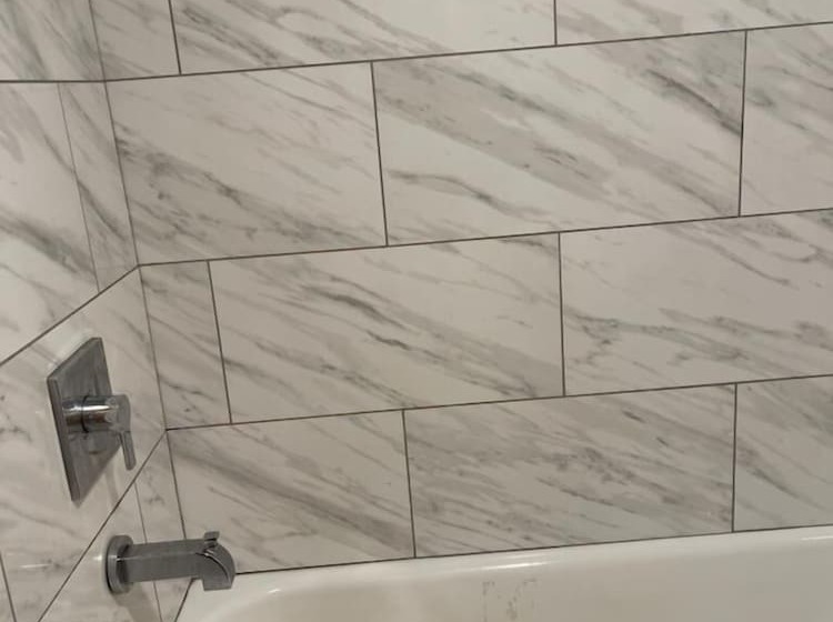 اتاق لوکس, Bear Mount Inn & Suites