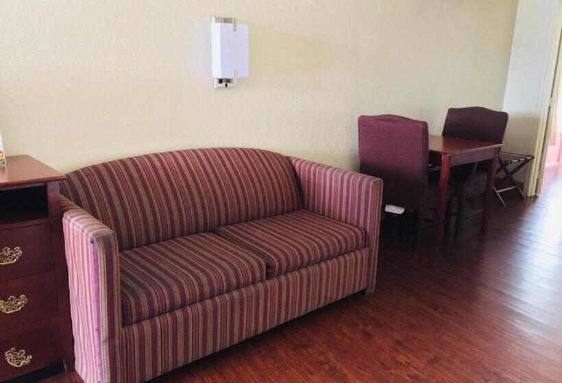 سوئیت با وان آب گرم, Bear Mount Inn & Suites