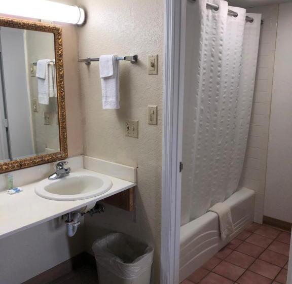 اتاق استاندارد با 2 تخت دوبل, Bear Mount Inn & Suites