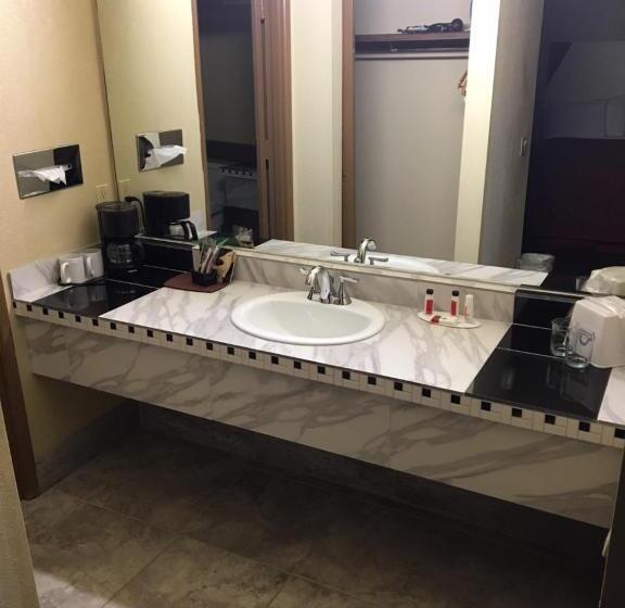 キングサイズベッドのデラックススイート, Days Inn By Wyndham Bend