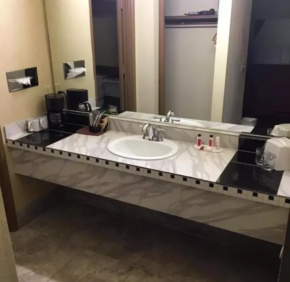 Deluxe Suite King Bed, Days Inn By Wyndham Bend