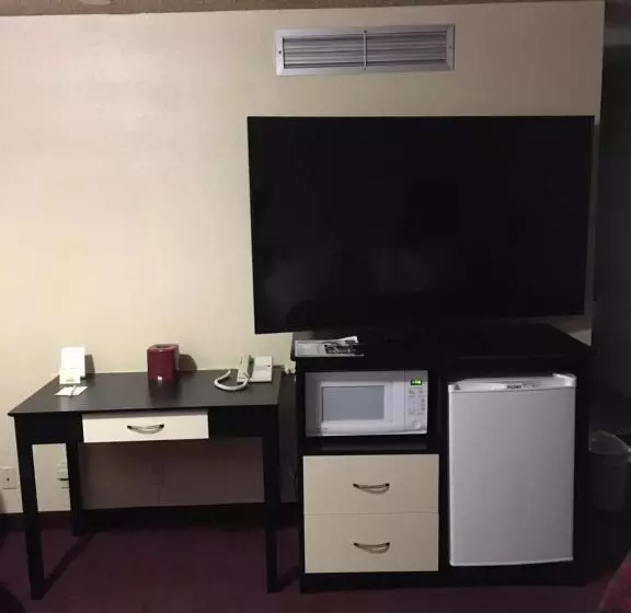 Deluxe Suite King Bed, Days Inn By Wyndham Bend
