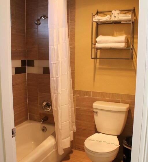 キングサイズベッドのデラックスルーム, Days Inn By Wyndham Bend