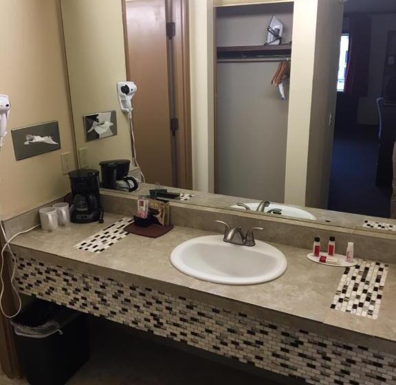 キングサイズベッドのデラックスルーム, Days Inn By Wyndham Bend