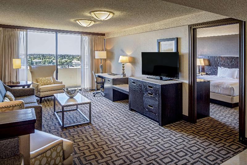 带双人大床的行政管理套房, Hilton Sacramento Arden West