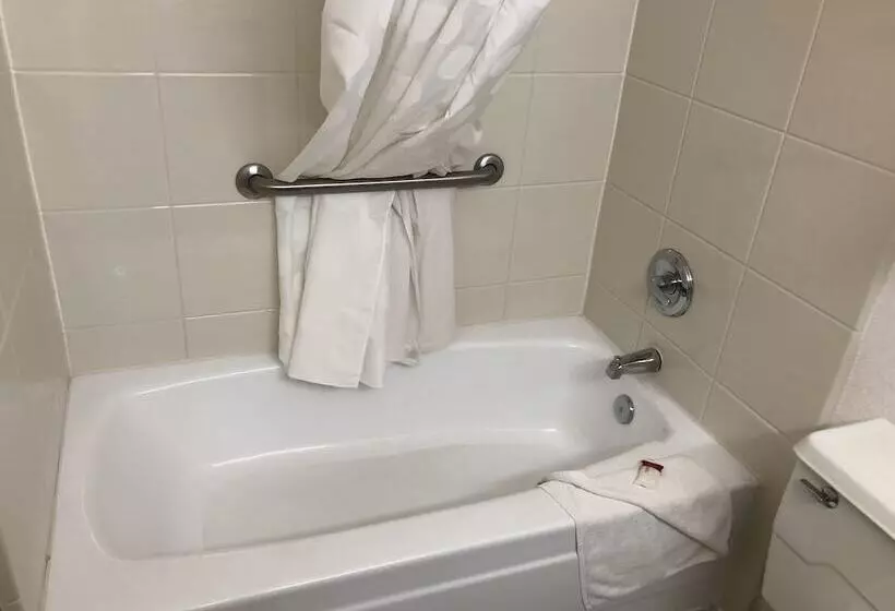 ２ダブルベッドのスタンダードルーム, Ramada By Wyndham Birmingham Airport