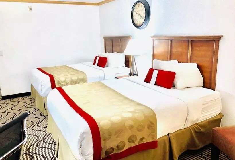 ２ダブルベッドのスタンダードルーム, Ramada By Wyndham Birmingham Airport