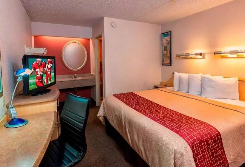 キングサイズベッドのスタンダードルーム, Red Roof Inn Buffalo   Hamburg/ I 90