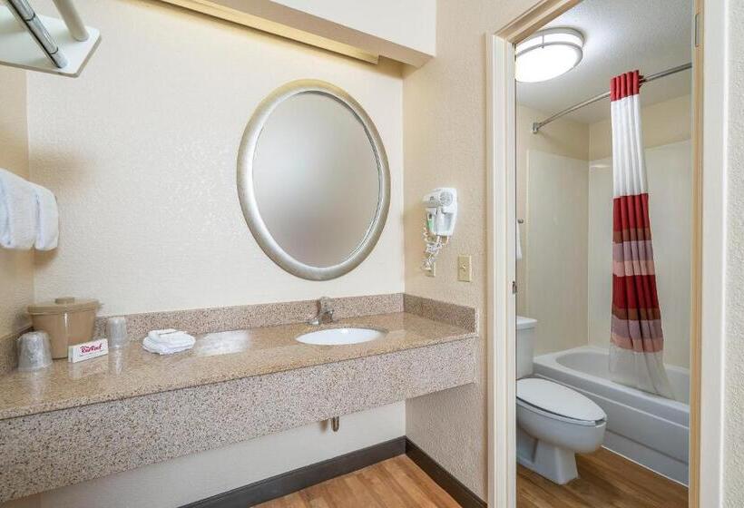 Номер Superior Кровать Кинг, Red Roof Inn Cleveland Airportmiddleburg Heights