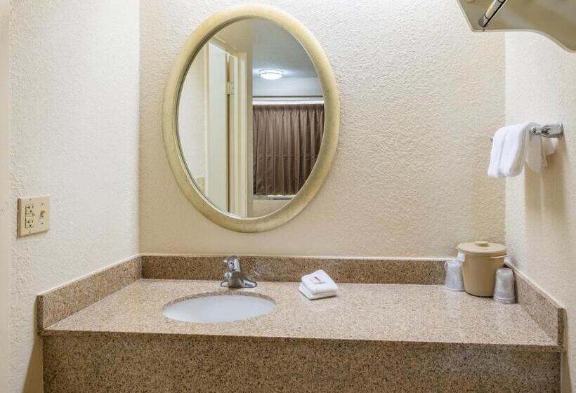 غرفة سوبيريور سرير كينج, Red Roof Inn Parkersburg