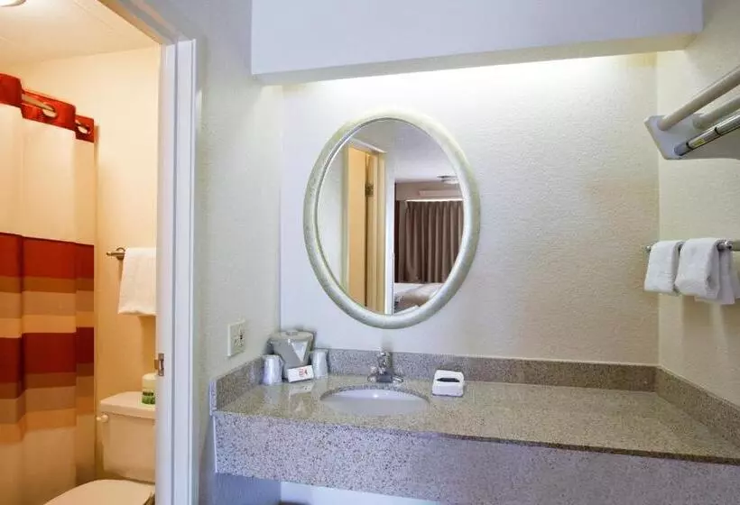 デラックスルーム, Red Roof Inn Parkersburg